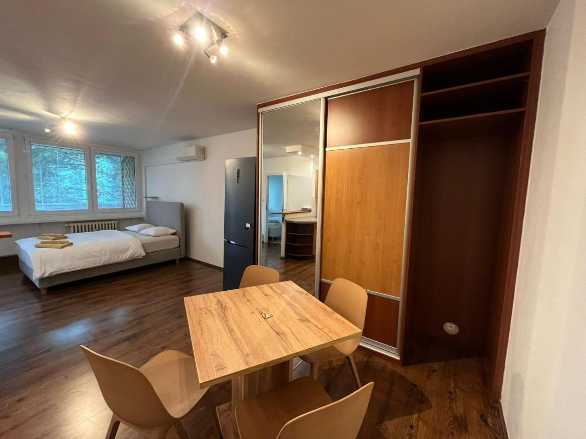 Invalidovna Apartment Πράγα Εξωτερικό φωτογραφία
