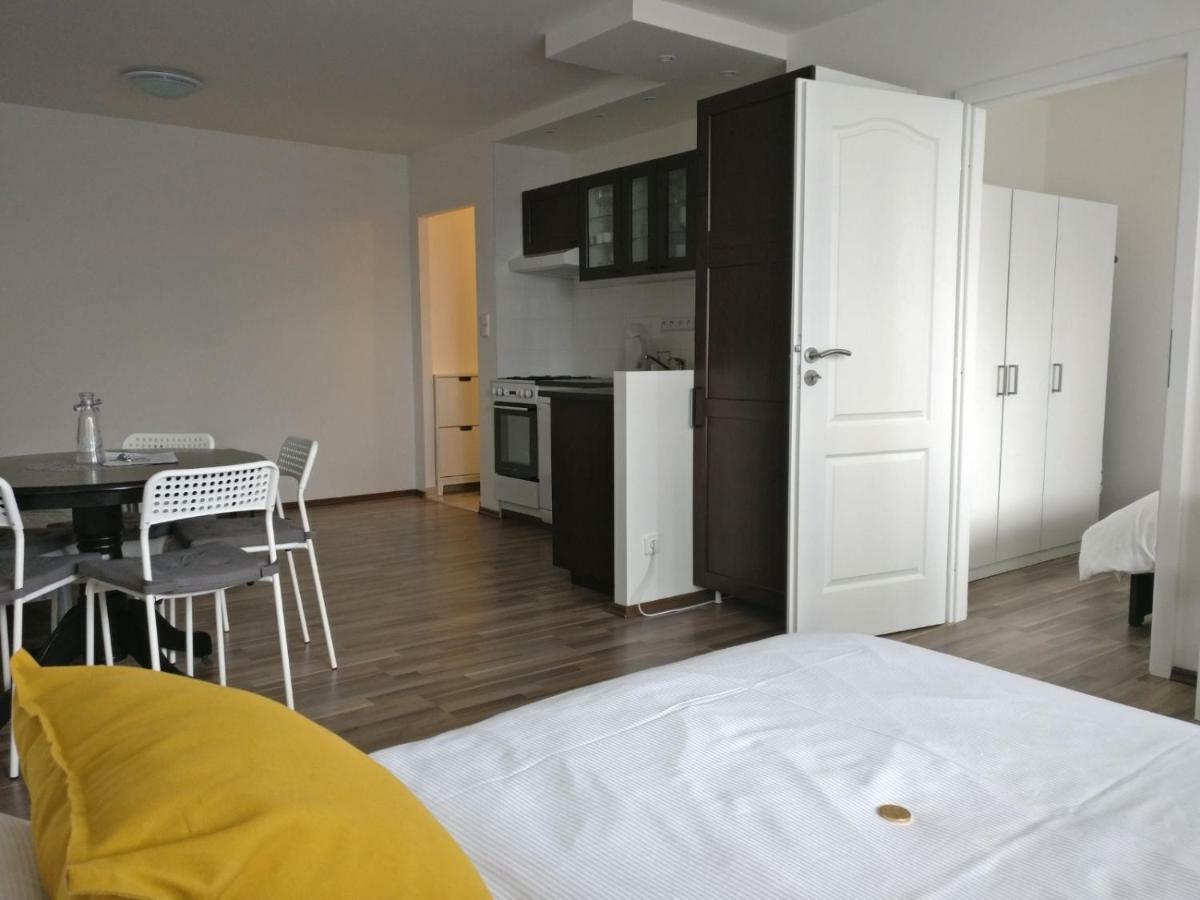 Invalidovna Apartment Πράγα Εξωτερικό φωτογραφία